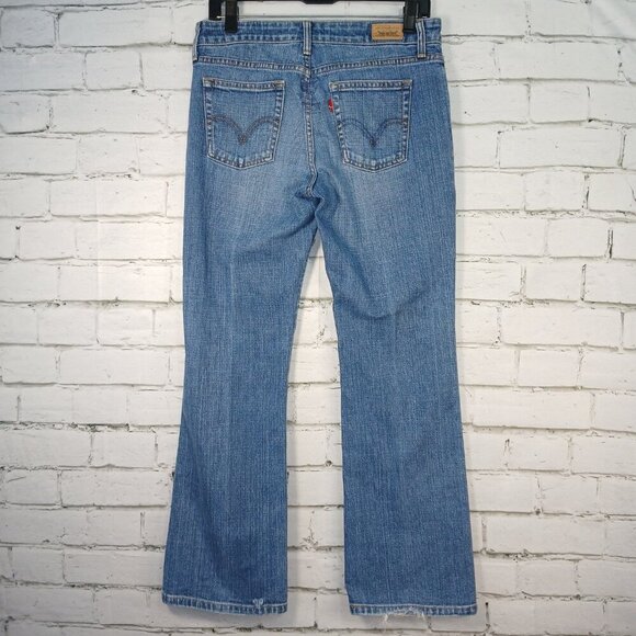WOMENS LEVI'S 515 BOOTCUT LIGHT DENIUM WASH SIZE 6P - Picture 1 of 7